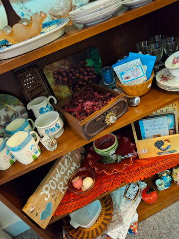 Z-blue and white creamer and sugar bowl.