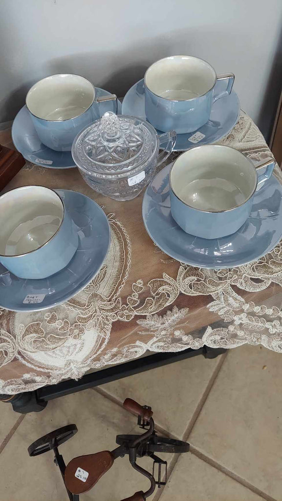 Z - Collectibles from Sherry's Shelves/Blue cups and saucers, gold rim –  Glory and Grace Splendid Tea Co