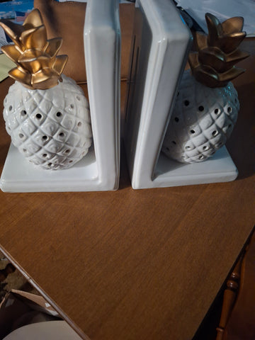 Z-pineapple book ends.