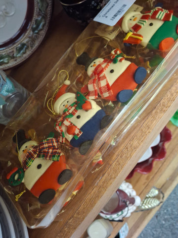 Z-Pack of 4 porcelain Snowman ornaments