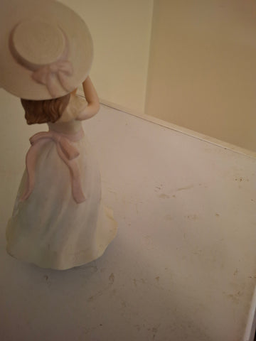 Z-pretty lady figurine