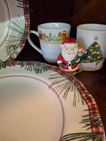 Z-Two vintage Christmas cups.