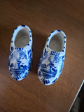 Z-tiny little Dutch shoes.