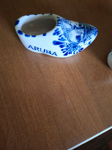 Z-tiny little Dutch shoes.